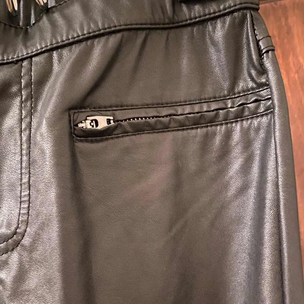 ❤️Hue X-Small Faux Leather Leggings - Picture 8 of 16